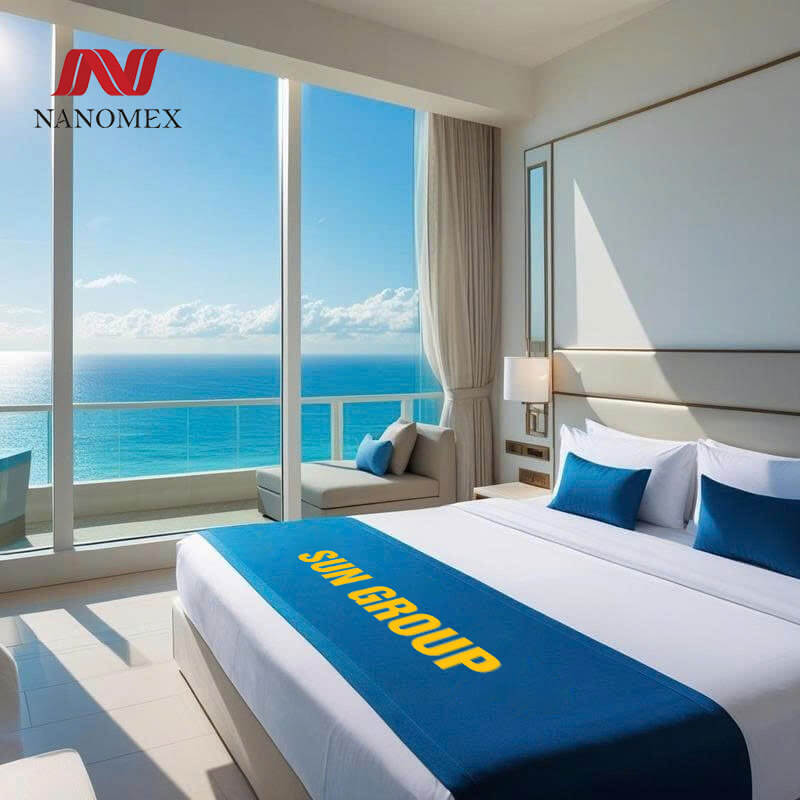 Chăn ga khách sạn trắng cao cấp Nanomex sử dụng tại phòng nghỉ Sun Group, chất liệu mềm mại, sang trọng cho khách sạn 4-5 sao